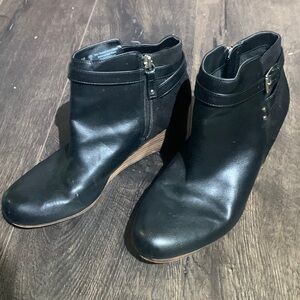 Dr. Scholls “be energized foam technology” black wedge ankle boots